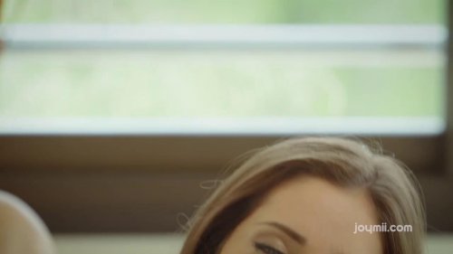 Похотливая девушка по вебке показывает, как она мастурбирует