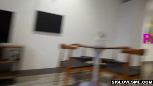 Блонди сняла трусы и присела влагалищем на член кубинца